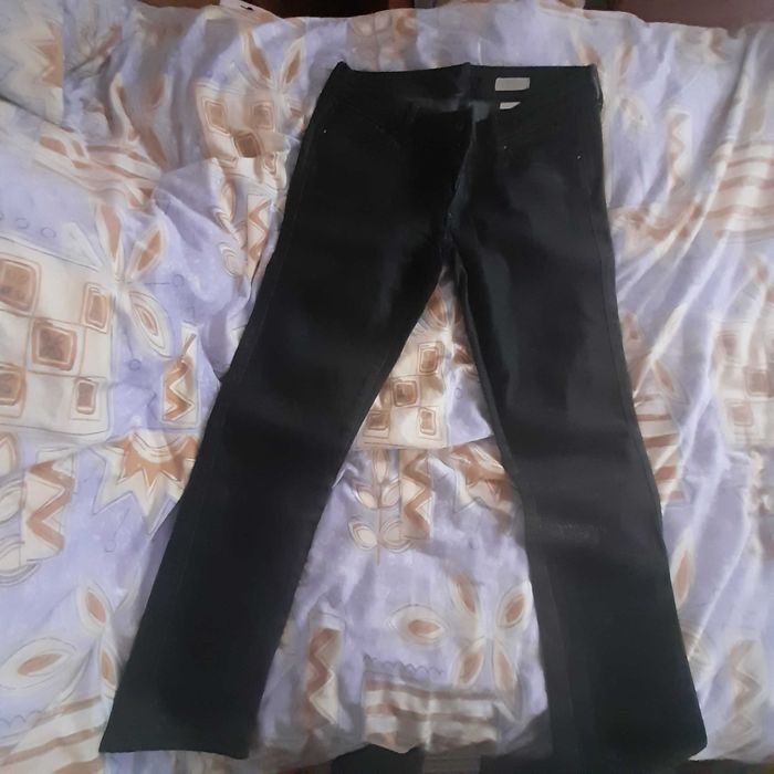 Czarne spodnie -wężowa skóra