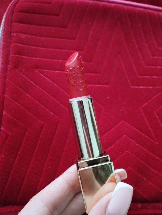 Помада Estee Lauder