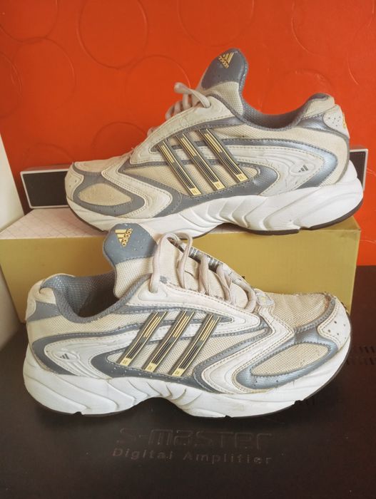 Женские кроссовки