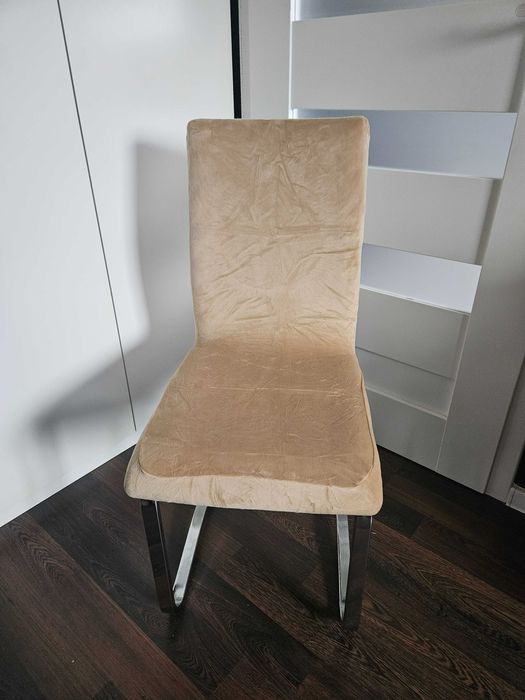 Pokrowce na krzesła miękkie welurowe beżowe 4 sztuki komplet