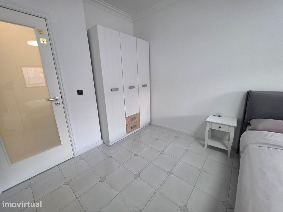 2 Lugares de Garagem - T2 Mobilado junto à Av. da República - Gaia