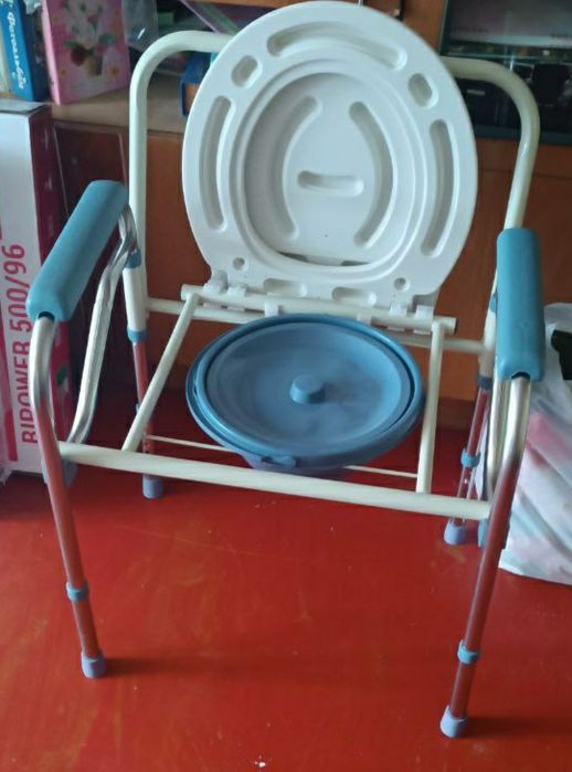 Крісло-туалет (для літніх людей)