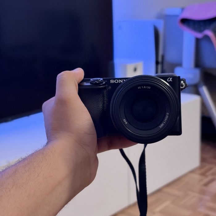 Sony a6100 com 2 objetivas e acessórios