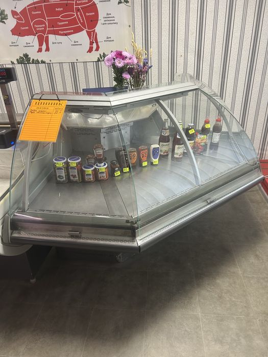 Холодильна вітрина кутова
