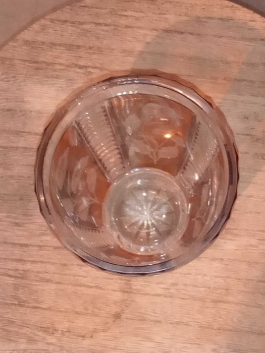 sprzedam piekny krysztalowy wazon w dwoch kolorach z motywem kwiatk