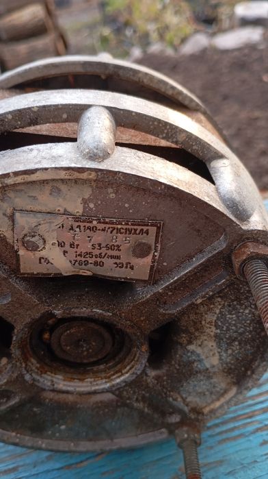 Продам мотор на точило