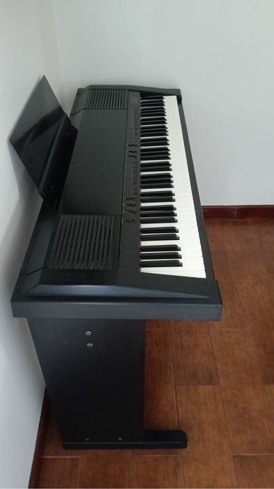 Piano digital Korg DP-2000C