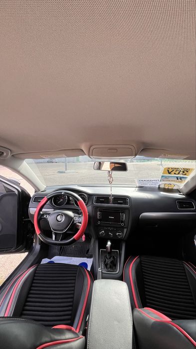 Продам Volkswagen Jetta 2015 года, 1.8 бензин