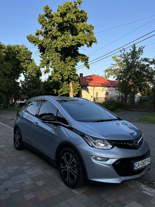 У продажу 2 авто Opel AMPERA-E