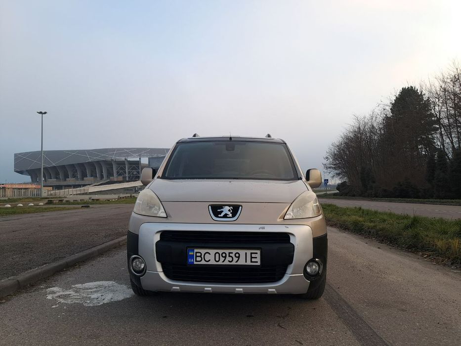 Peugeot Partner 2010 р.
Оригінальний пасажир .
1.6 дизель . DV6C 16ТИ