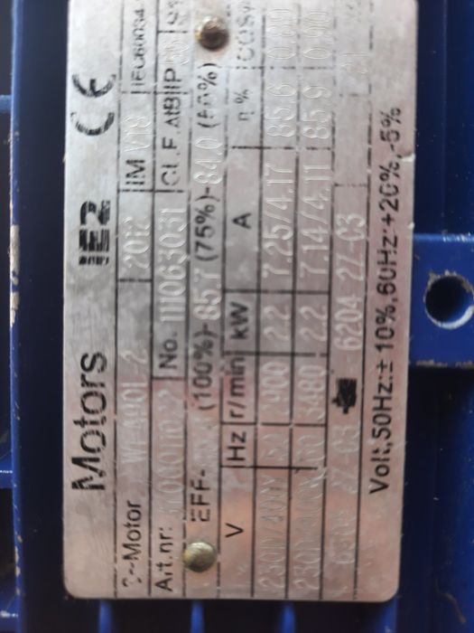 Вертикальный многоступенчатый насос из чугуна с электронной системой у