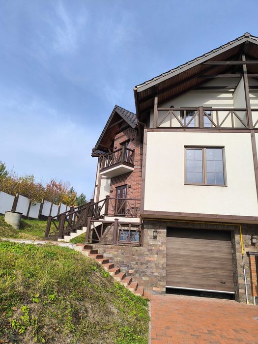 Продаж 255,8 м.кв. частина будинок-спарка, в селі Виннички, 15 км від