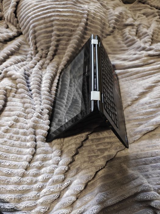 Ноутбук Lenovo yoga 300