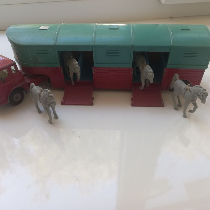 Продам. Corgi Toys