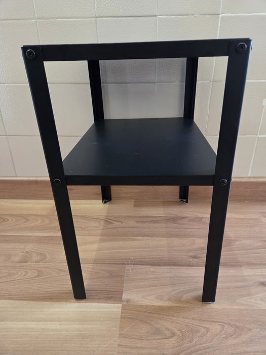 Mesa de cabeceira (preto) (KNARREVIK)