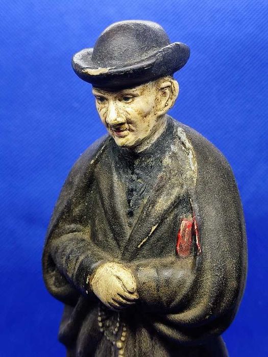 Estatueta em cerâmica Padre Cruz