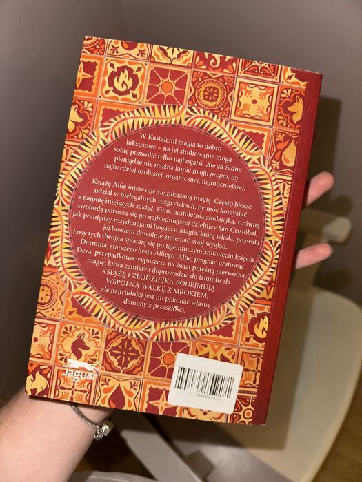 Nocturna Maya Montayne