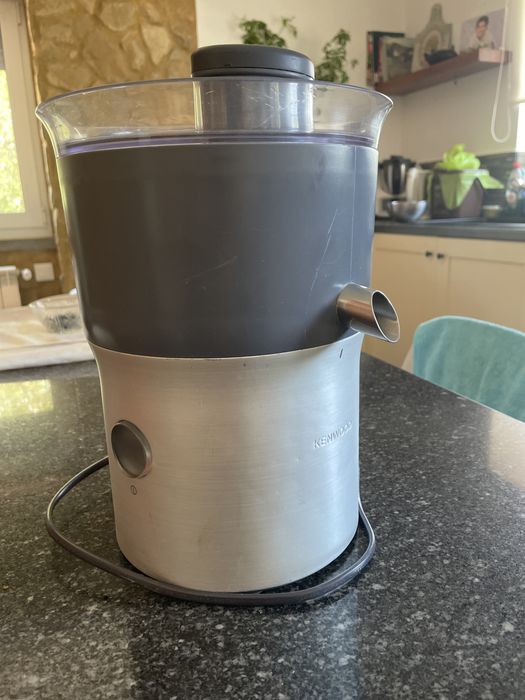 Máquina De Fazer Sumos KENWOOD (JE900)