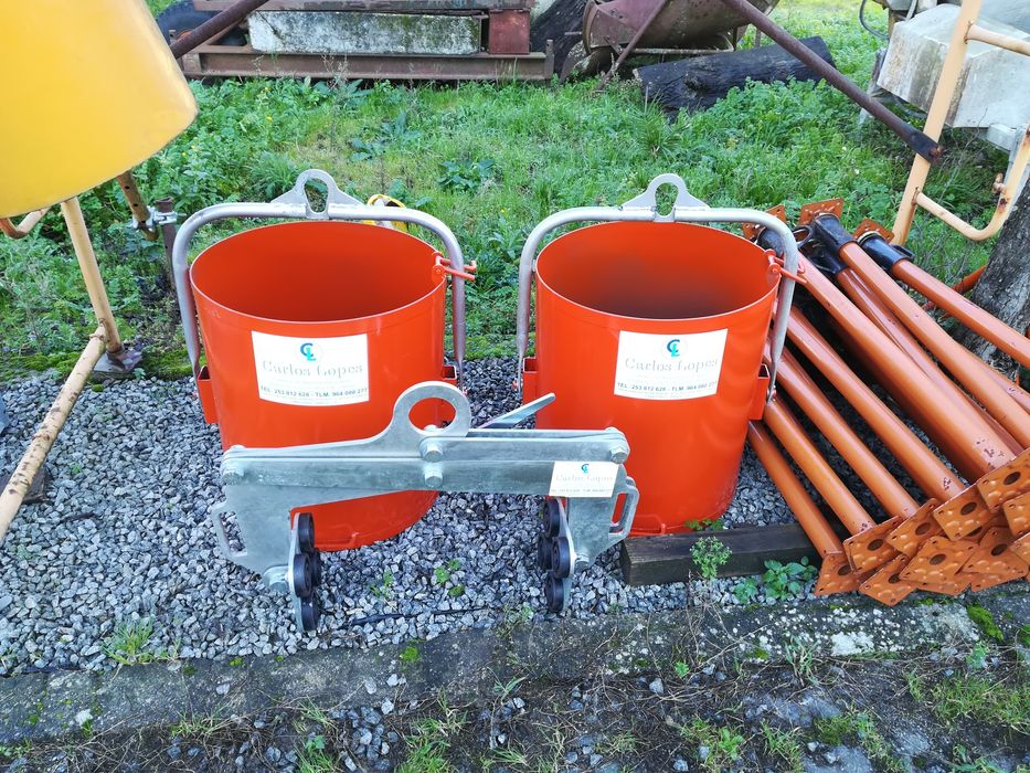 3-Meter Props / Metal Studs, 3 Meters64737828633475121