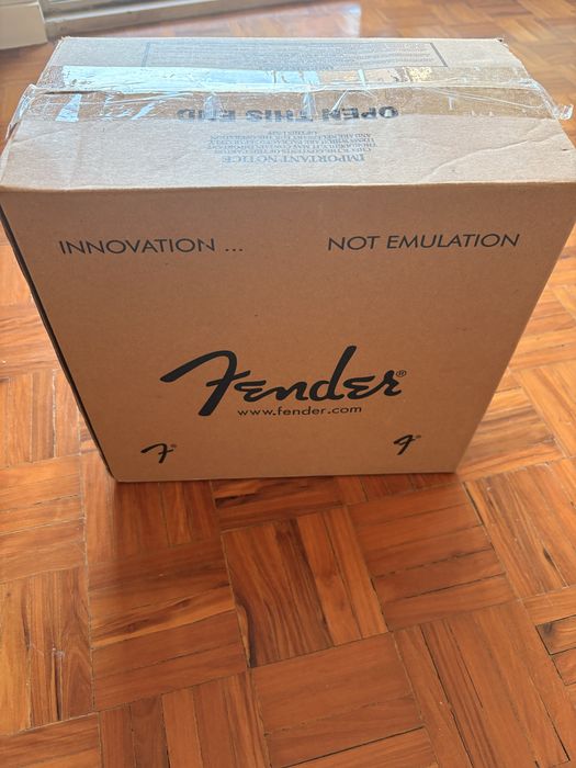 Guitarra Fender