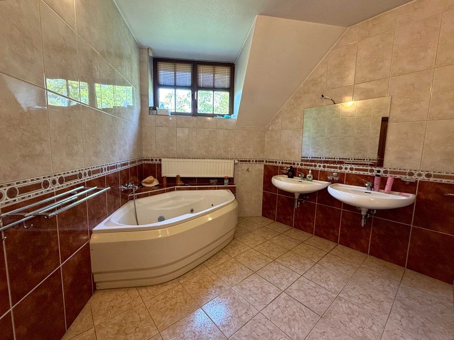 Продаж заміський будинок 450м2 15 сот.землі Брюховичі р-н рест. Байка