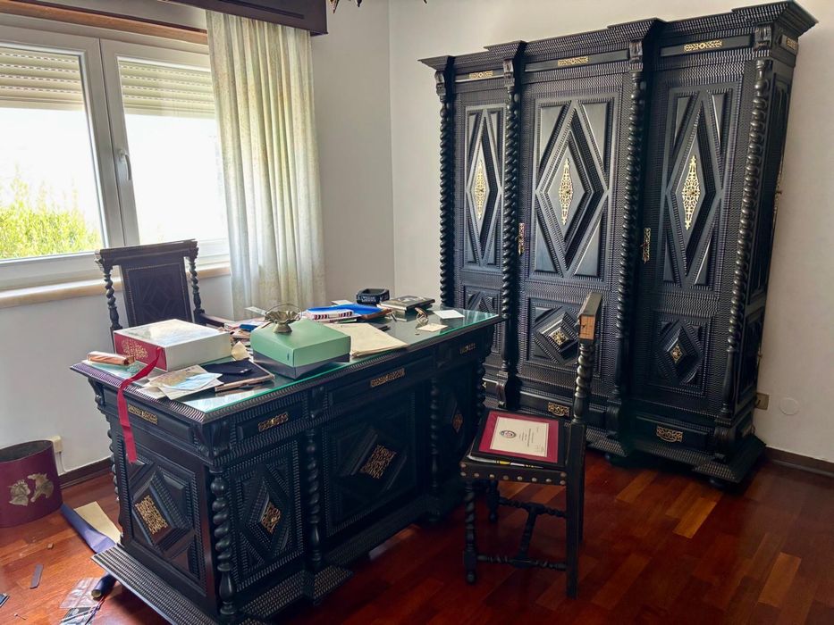 Mobília Antiga em Madeira Maciça – Sala, Quartos e Escritório – Excelente Estado