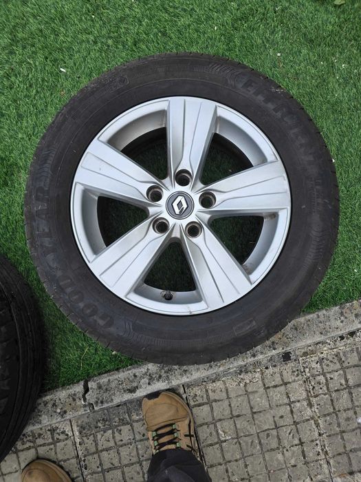 Vendo jantes e pneus  215 60 r 16 para Renault talisman/megane.