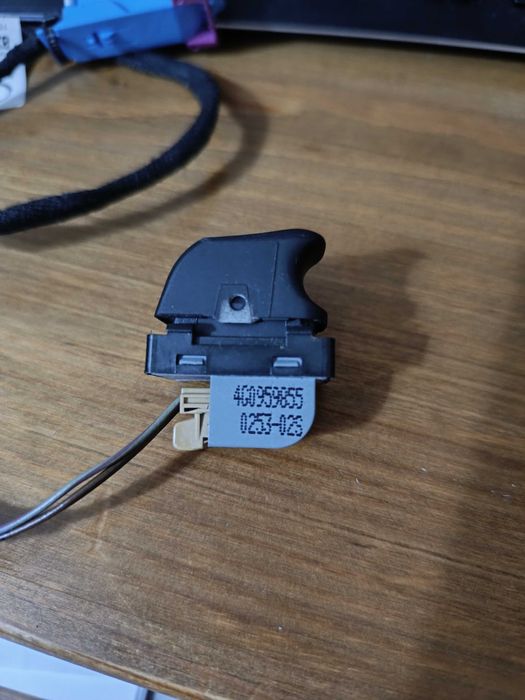 Interruptor Vidro Direito Frente - Audi A1
