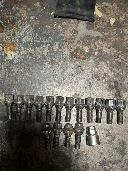 Диски 175/70r13 4*98 4шт в комплекті з резиною і болтами