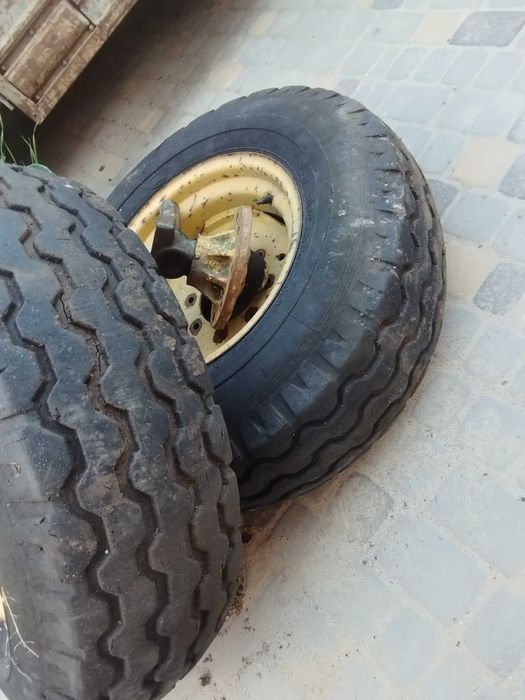 Задні колеса пара John Deere з дисками 125/80-18 бу