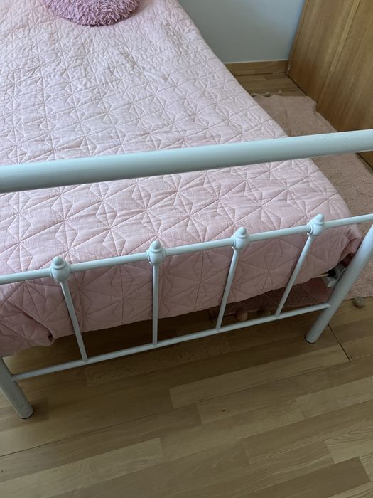 Cama de solteiro + colchão  (preço negociável)