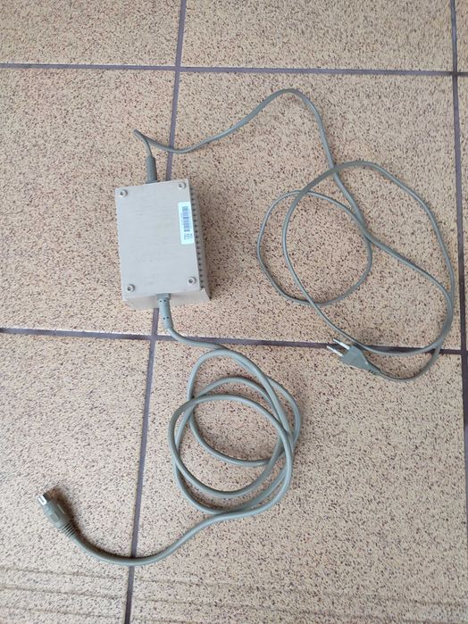 Commodore C64 oryginalny zasilacz, sprawny, stan bdb.