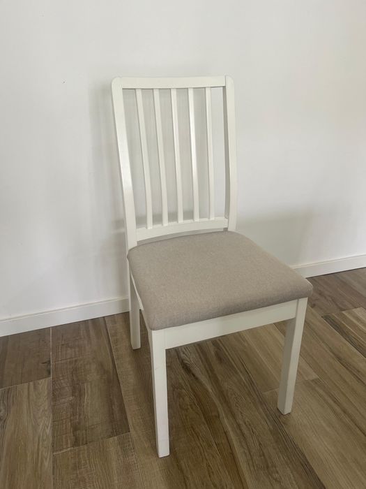 Mesa extensível com 4 cadeiras – 130/190x80 cm