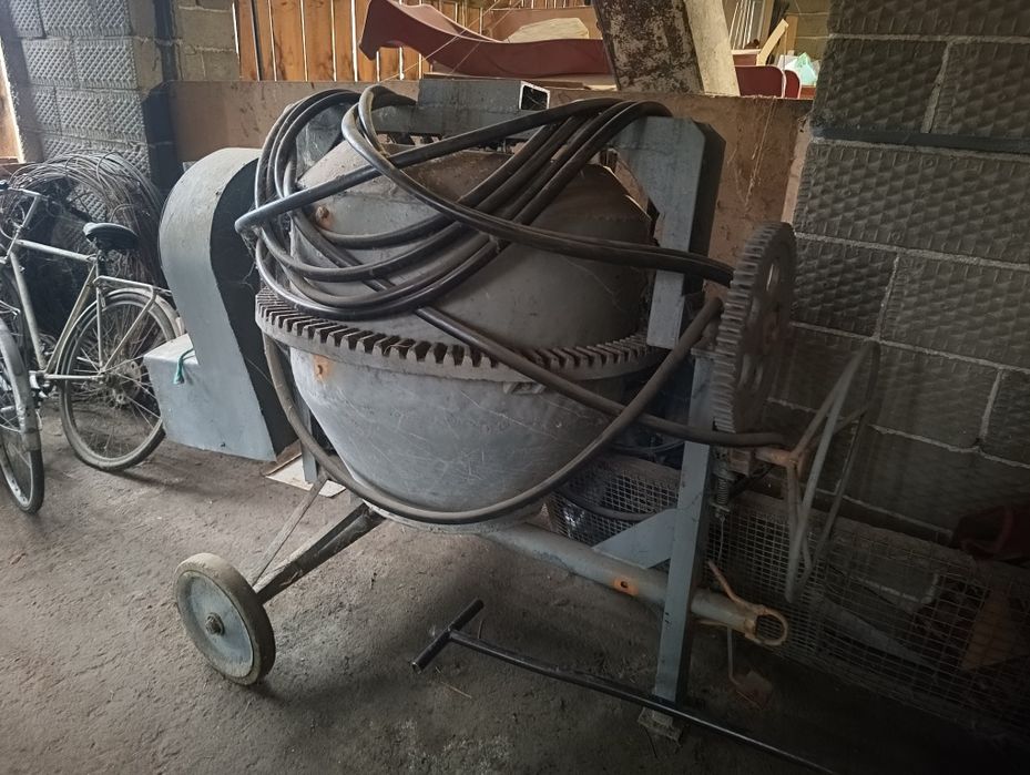 Betoniarka  , sprawna garażowania w stodole