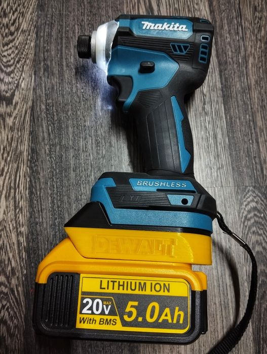 Адаптер перехідник акумулятор DeWALT на інструмент Makita