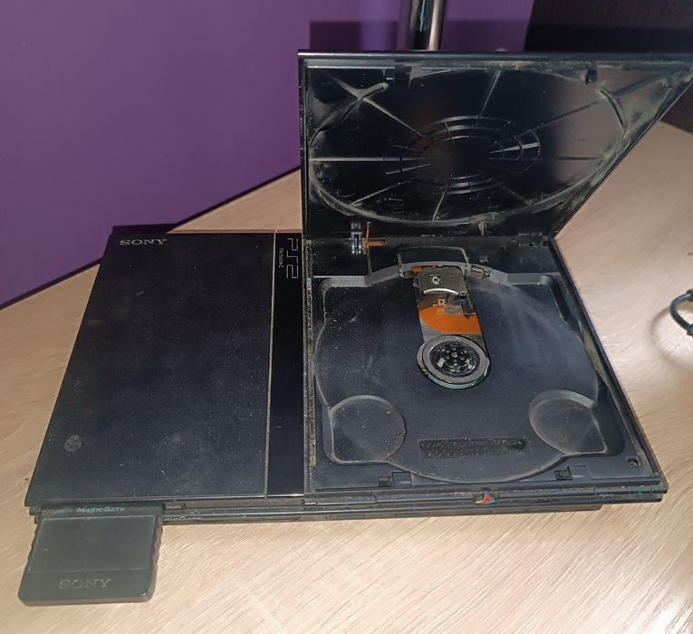 PS2 (Повний комплект) + 2 джойстики + 40 дисків з хітами