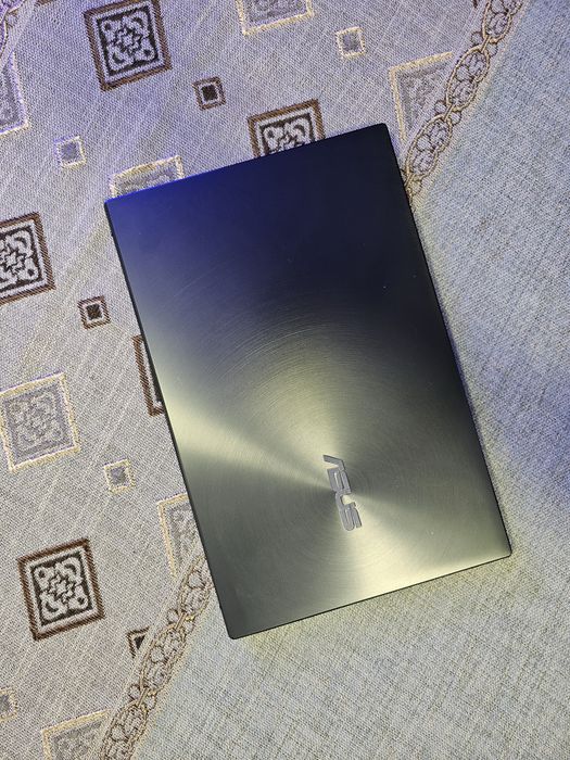 Asus ZenBook 14 UX425E