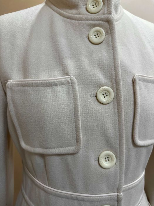 Продається світле пальто