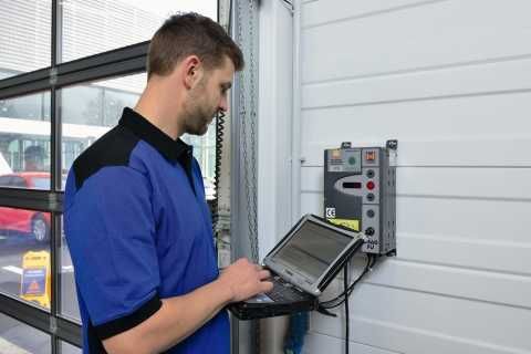 Serwis naprawa przegląd i konserwacja bram garażowych