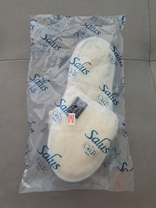 Pantufas em bota e em chinelo novas