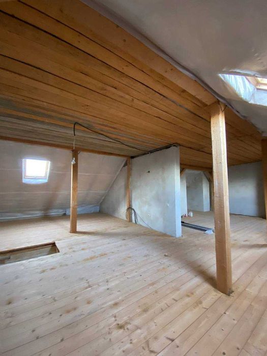 Продається будинок з зем діл в затишній місцевості готовий до ремонту