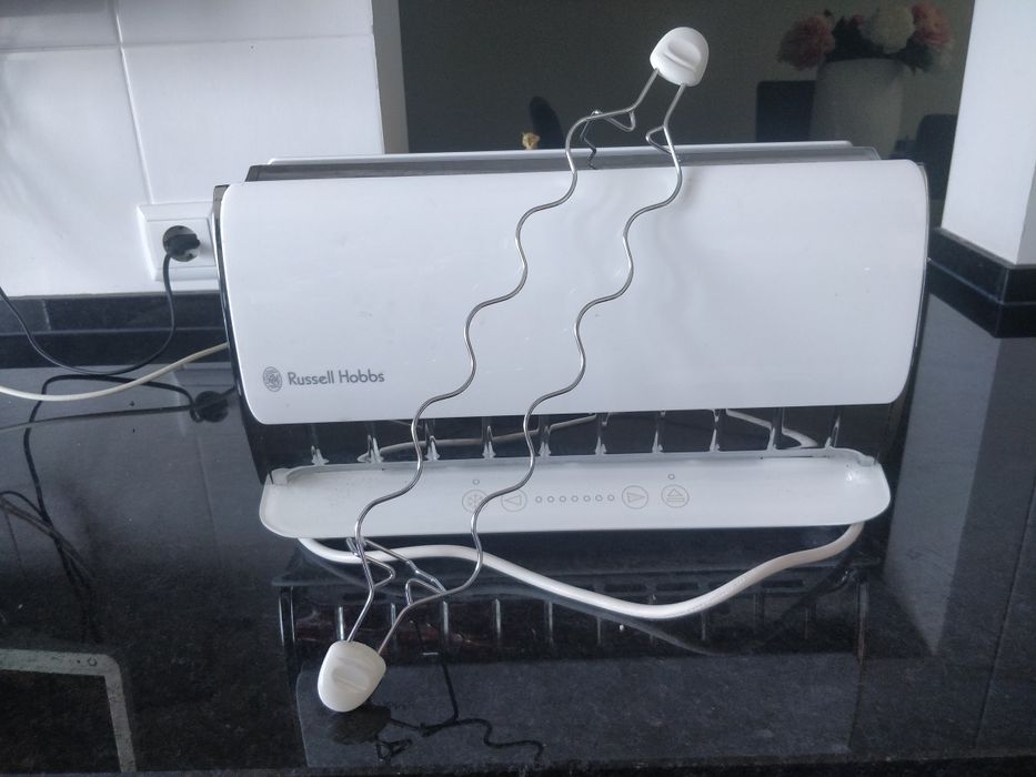 Torradeira Russell Hobbs (ver descrição)