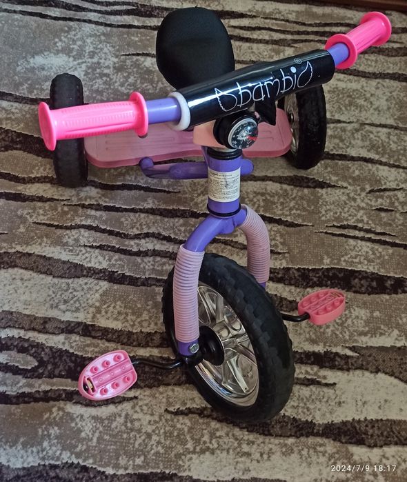 Триколісний велосипед .