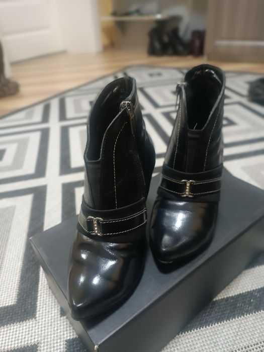 Полусапожки чорні 36 розмір на каблуку