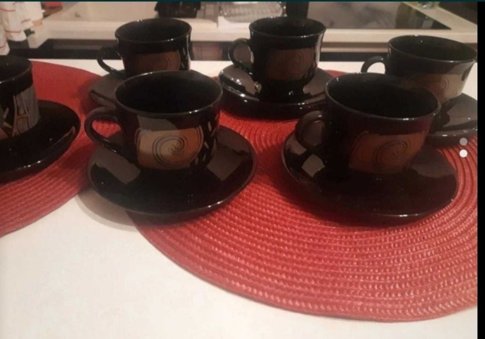 Sprzedam nieużywany komplet filiżanek