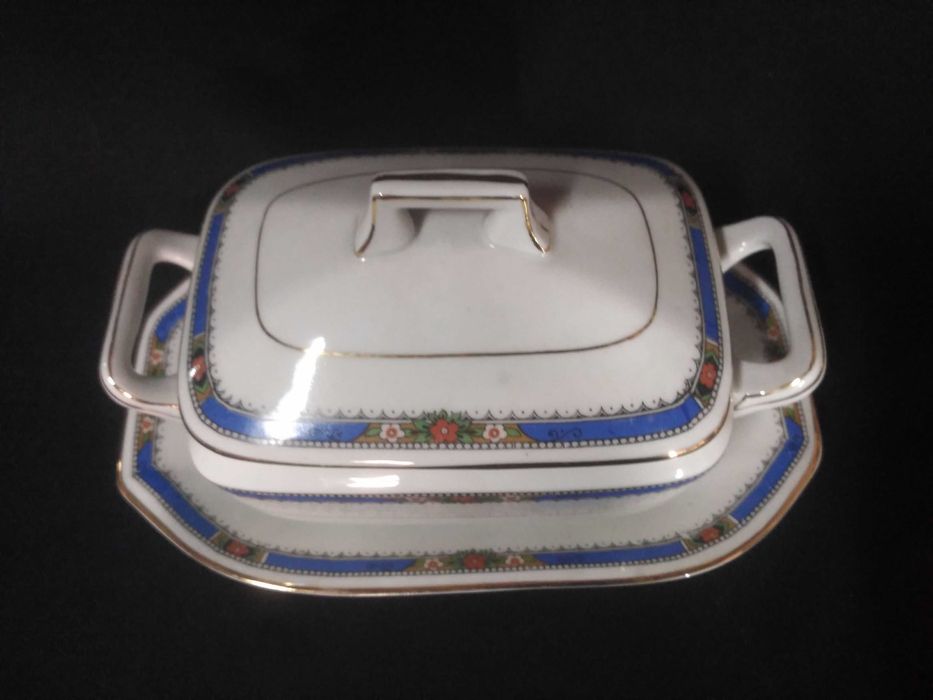 Vista Alegre - Molheira com base apresentadora marca de 1924 a 1947