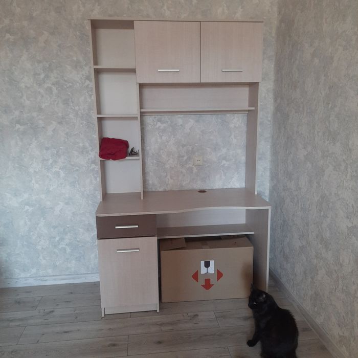 Продам комп'ютерний стіл