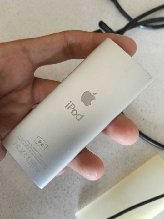 IPod com carregador bateria ótima e com capa