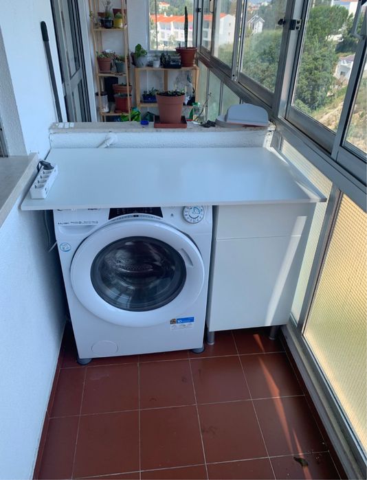 Quarto com varanda vista para o castelo