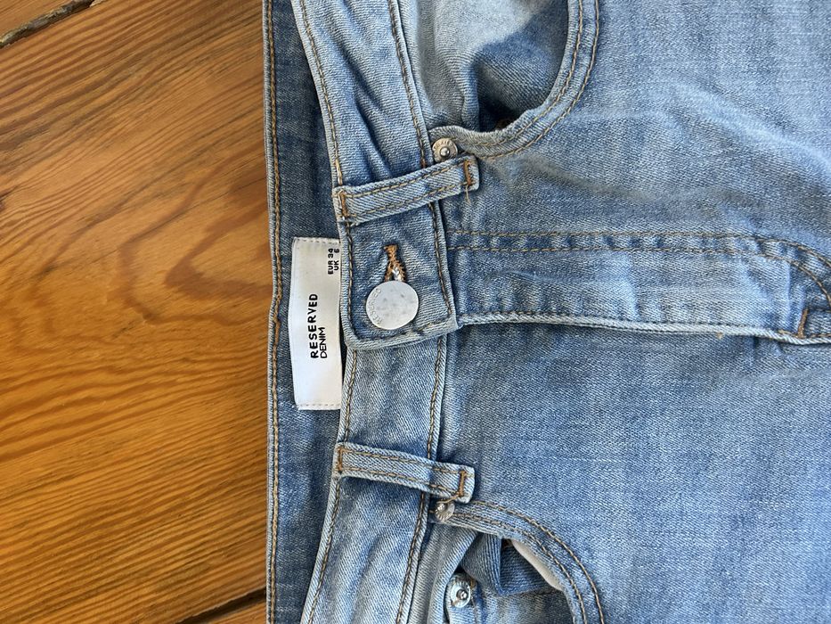 niebieskie jeansy skinny z wysokim stanem
